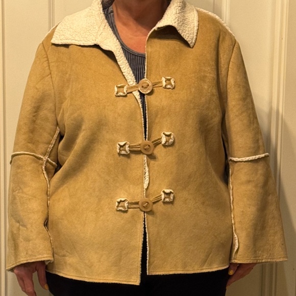 🧸 Camel Faux-Shearling Toggle Jacket | Natalie & Me | Cozy Fall/Winter Classic - Picture 1 of 9